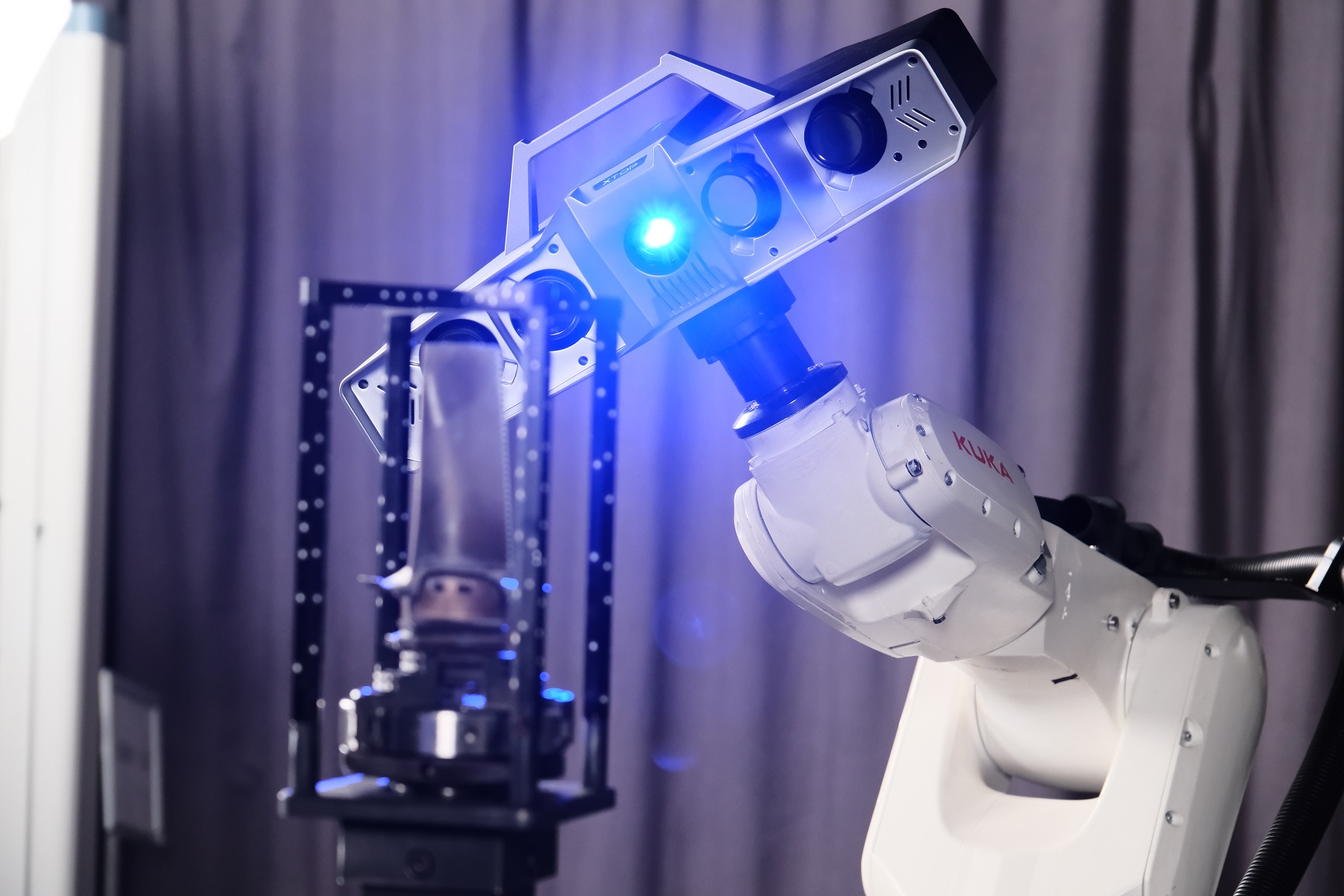 XTOM-STATION自動(dòng)化3D掃描檢測中心使用六軸機(jī)器人